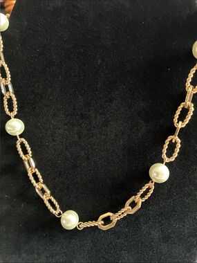 Avon chain of command pearly necklace and bracelet
